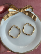 Twisted Slim Square Hoop