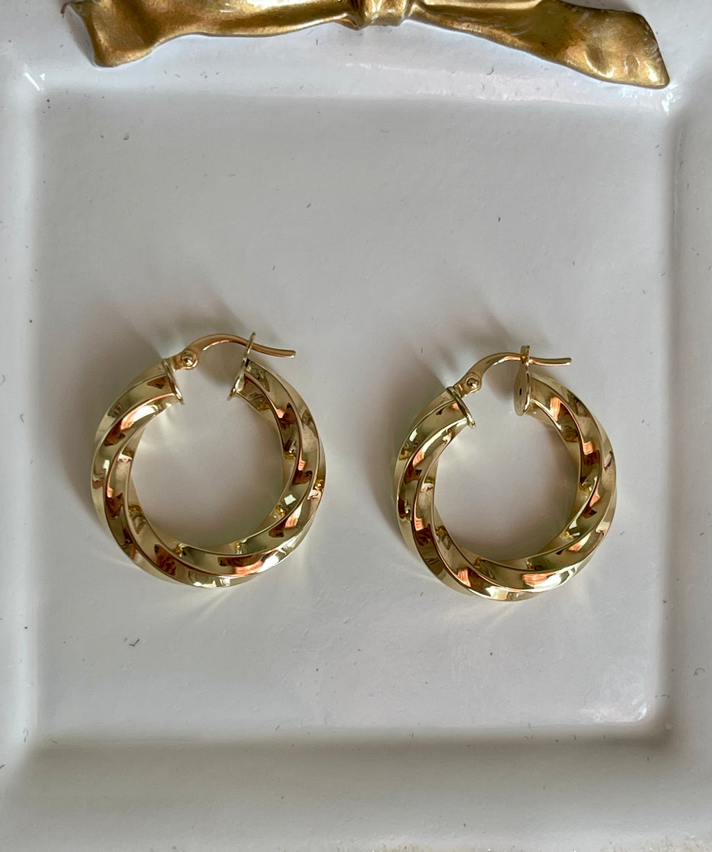 Twisted Semi-Chunky Hoops