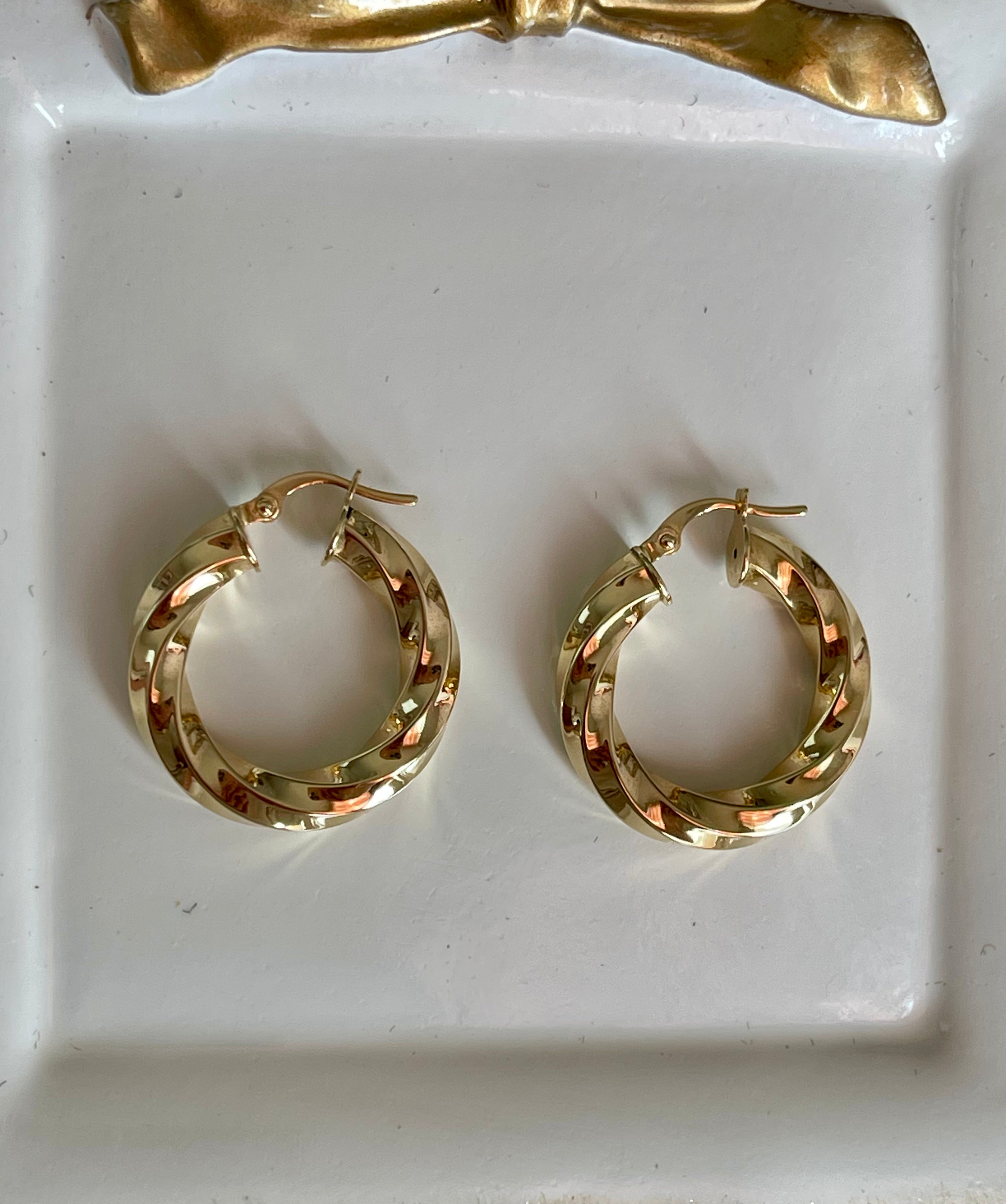 Twisted Semi-Chunky Hoops