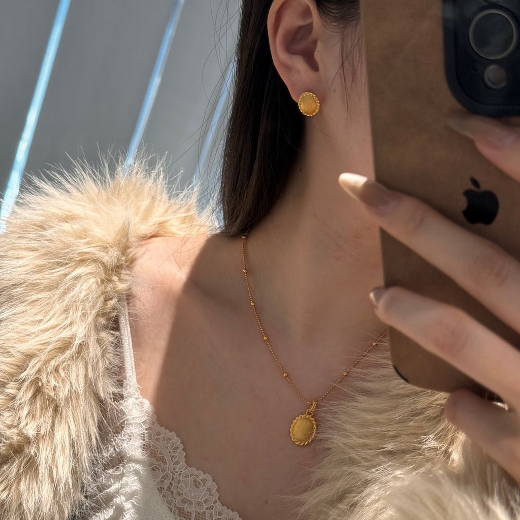 Elara Ovate Brushed Necklace