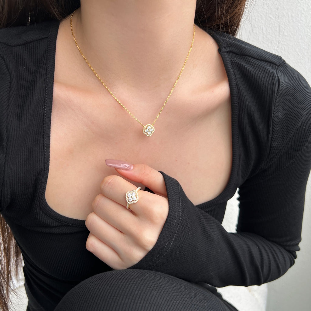 Sparkling Blossom Necklace