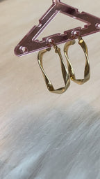 Twisted Slim Square Hoop